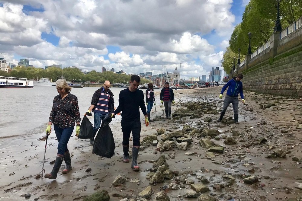 AlfaPeople Joins the Fight Against Plastic Pollution in the Thames